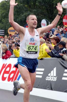 Zieleinlauf Berlin-Marathon 2004
